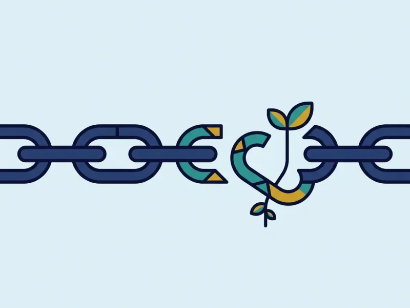 Loskomend navy kettingschakel met groeiend spruit op lichtblauwe achtergrond, symbool van vrijheid en zelfstandigheid.